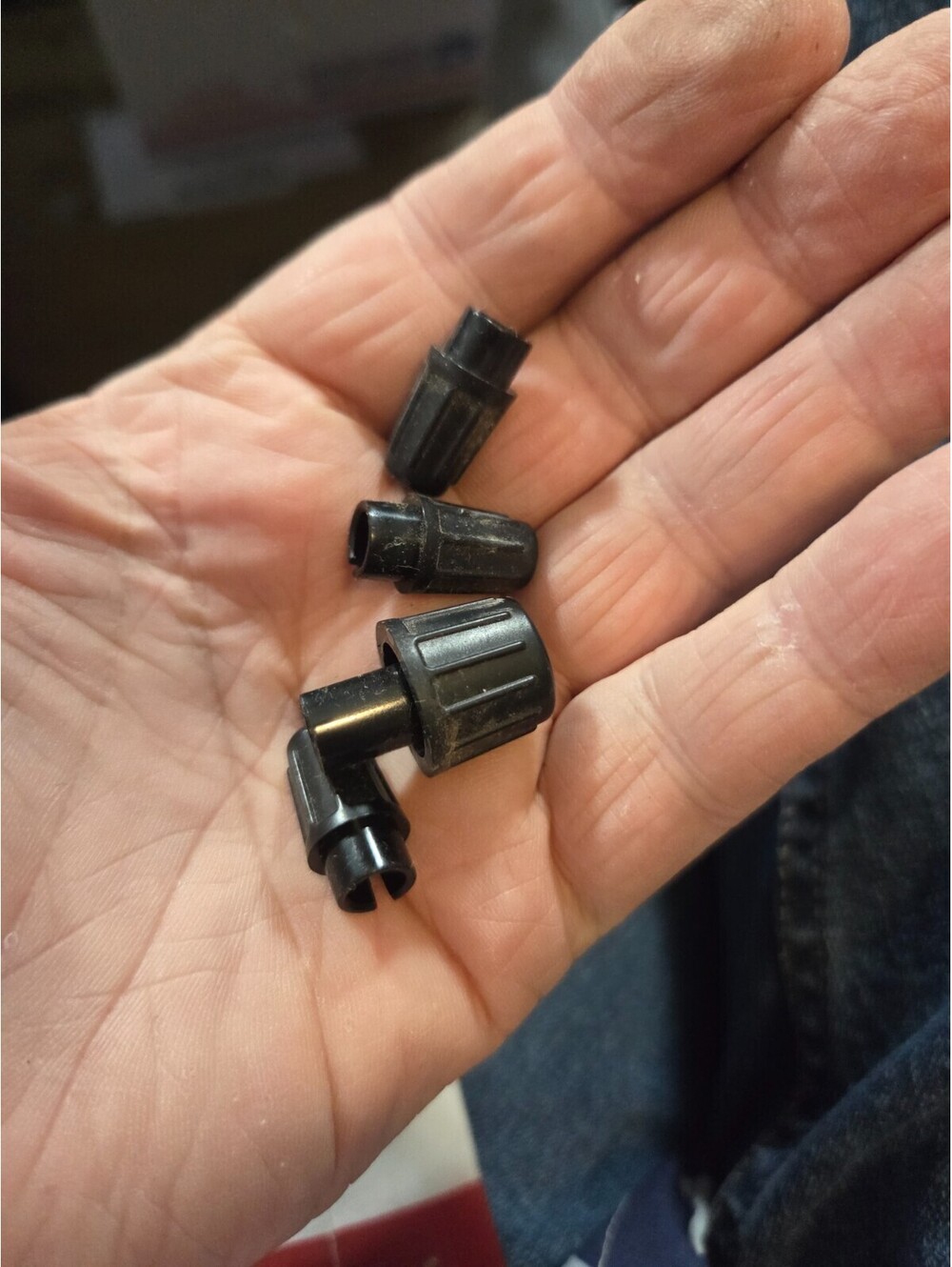 Realistic (Radio Shack) TRC-484 set of black plastic knobs